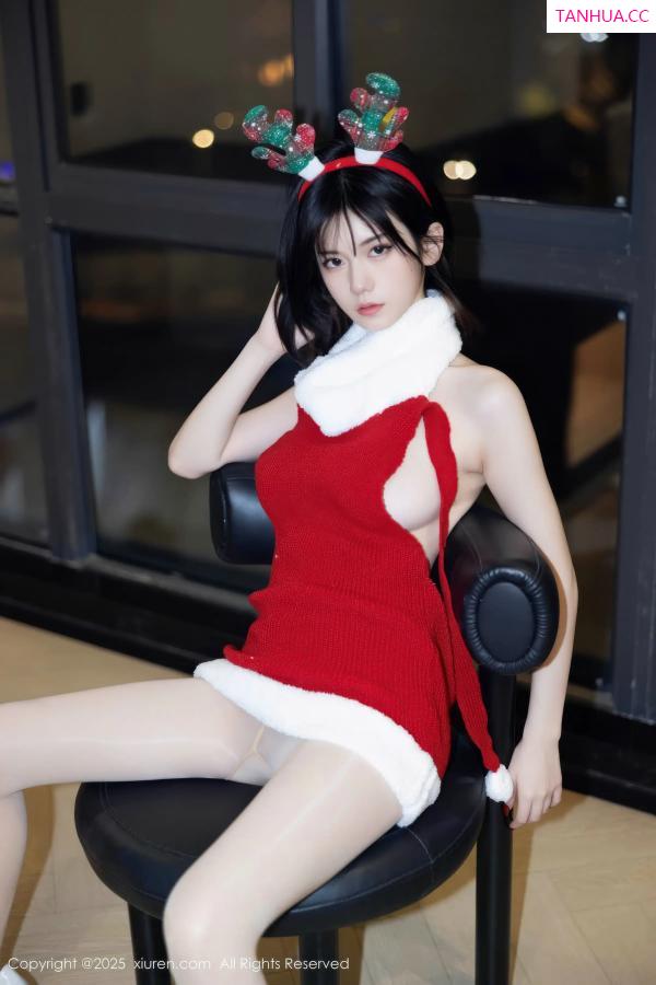   [XiuRen]高清写真图 2025.12.25 No.11158 凌七七 开背毛衣第26张图片
